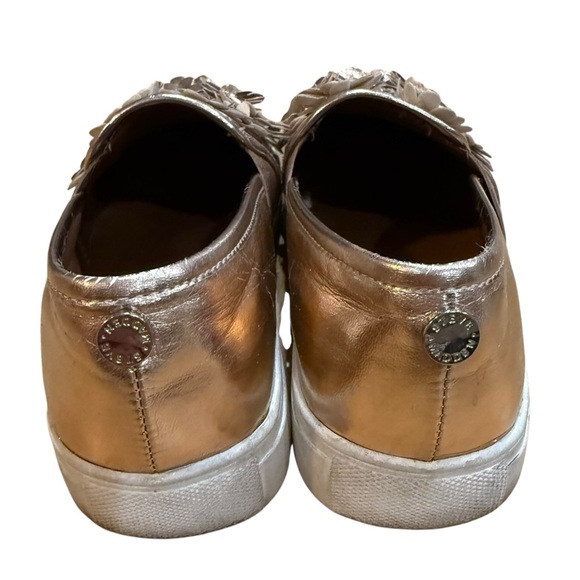 Steve Madden Rose Gold Metallic Flower Sneakers Size 7.5 flats slip on shoes - Picture 5 of 10